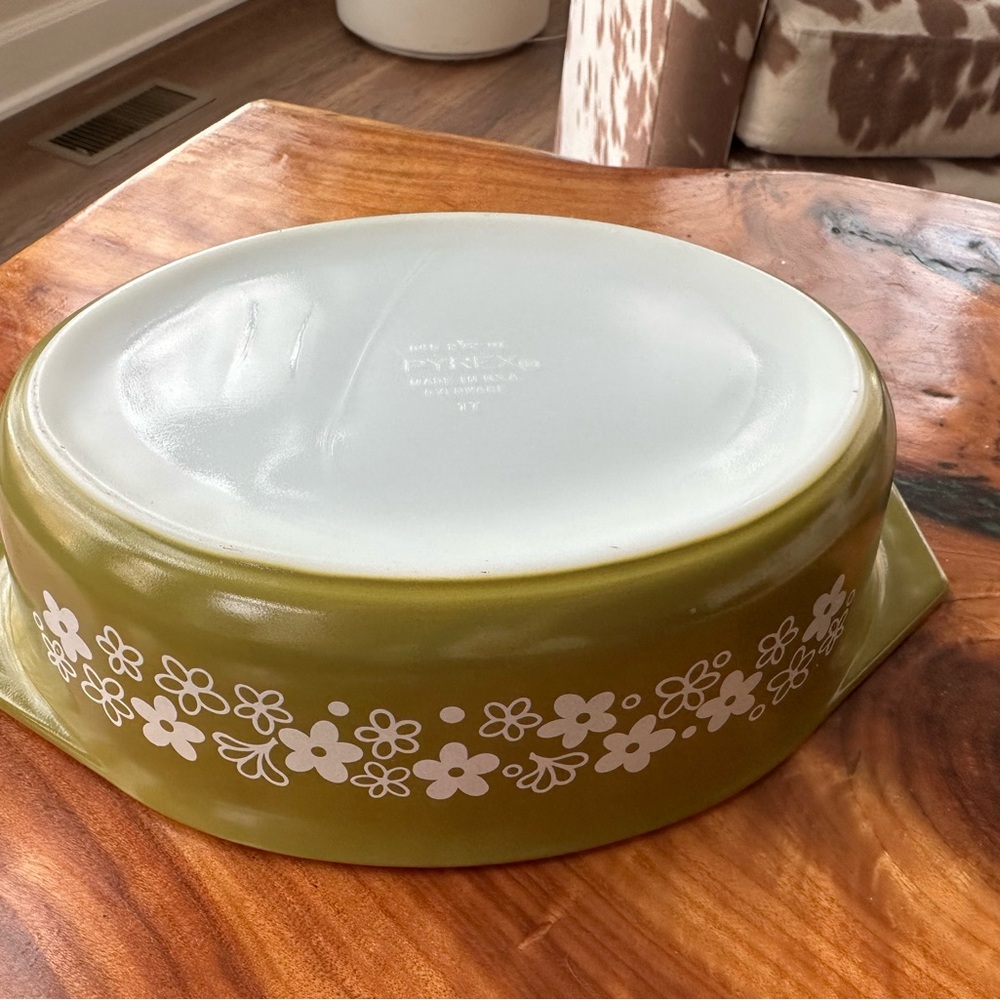 Vintage Pyrex 2.5 covered dish - Picture 2 of 7